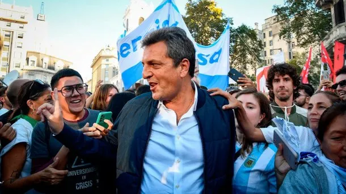 Sergio Massa durante la marcha universitaria anterior en abril. (Foto: archivo)