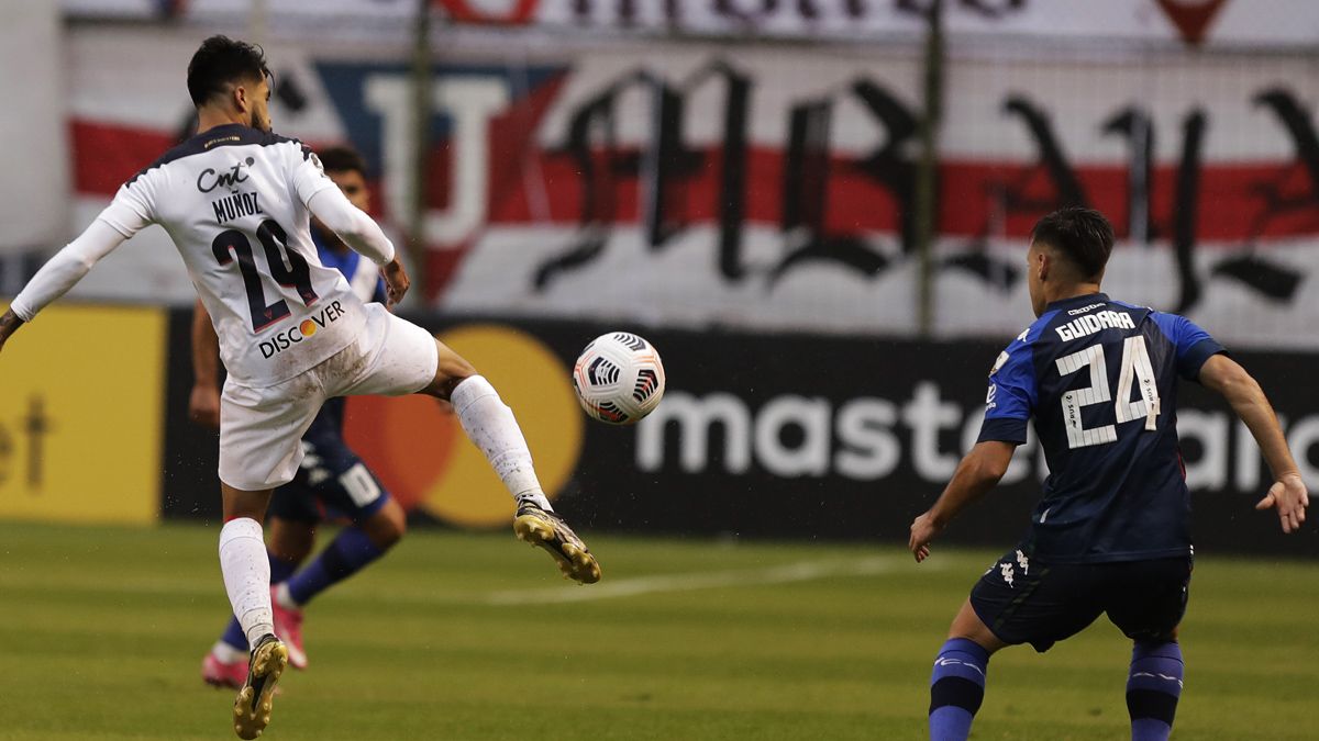 Vélez erró mucho en el primer tiempo.