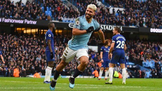 Agüero marcó un triplete en la paliza 6 a 0 ante Chelsea y Manchester City llegó a la cima de la Premier League
