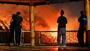 El fuego no da tregua en Chubut: más de 2.200 hectáreas arrasadas y una emblemática ruta cortada