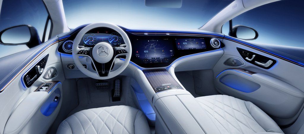 El equipo de navegación con Electric Intelligence evalúa numerosos factores para planificar la ruta más rápida y confortable al destino