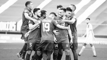 Brindis con vino tinto: Venezuela le ganó 2-1 a Chile en Caracas y sumó su primer triunfo en las Eliminatorias