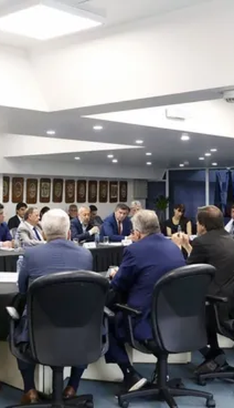 Los gobernadores se reunieron para discutir la caída de la coparticipación federal y la obra pública