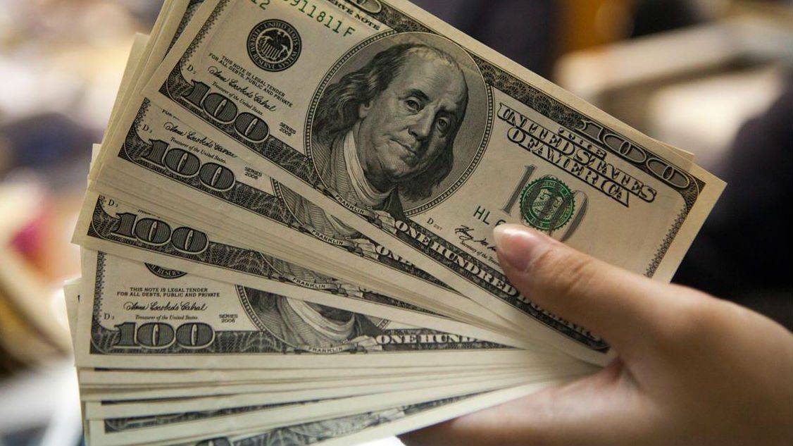 El dólar rebotó y cerró en $44,41 mientras que la tasa bajó levemente
