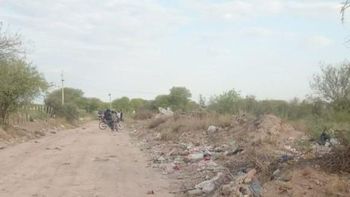 Una caja y un hallazgo aterrador: investigan un estremecedor caso en un basural clandestino. (Foto: gentileza El Nuevo Diario Web)