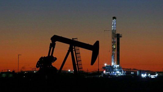 El precio del crudo vuelve a bajar, pese a estar en sus peores niveles de la historia