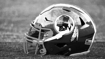Fútbol americano: piden que la franquicia Redskins (Pieles Rojas) cambie el nombre por racista