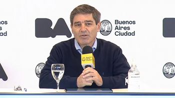 Fernán Quirós explicó que ningún país aplicó más de cuatro dosis de coronavirus, y detalló cómo continuará la campaña (Foto: Gobierno de la Ciudad).