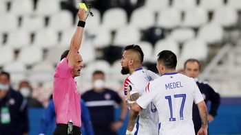 Arturo Vidal se tiró contra el árbitro tras la eliminación de Chile: Loustau fue un payasito