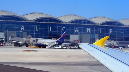 Bajaron de un avión a 25 jugadores de un equipo inglés por estar alcoholizados