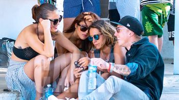 Entre gestos y miradas cómplices, se afianza la pareja del Polaco y Silvina Luna