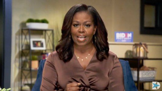 En la apertura de la convención demócrata, Michelle Obama apuntó contra Trump:  Es el presidente equivocado para Estados Unidos