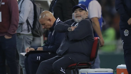 Con polémica, el Gimnasia de Maradona perdió en Córdoba, ante Talleres y se complica cada vez más con el descenso