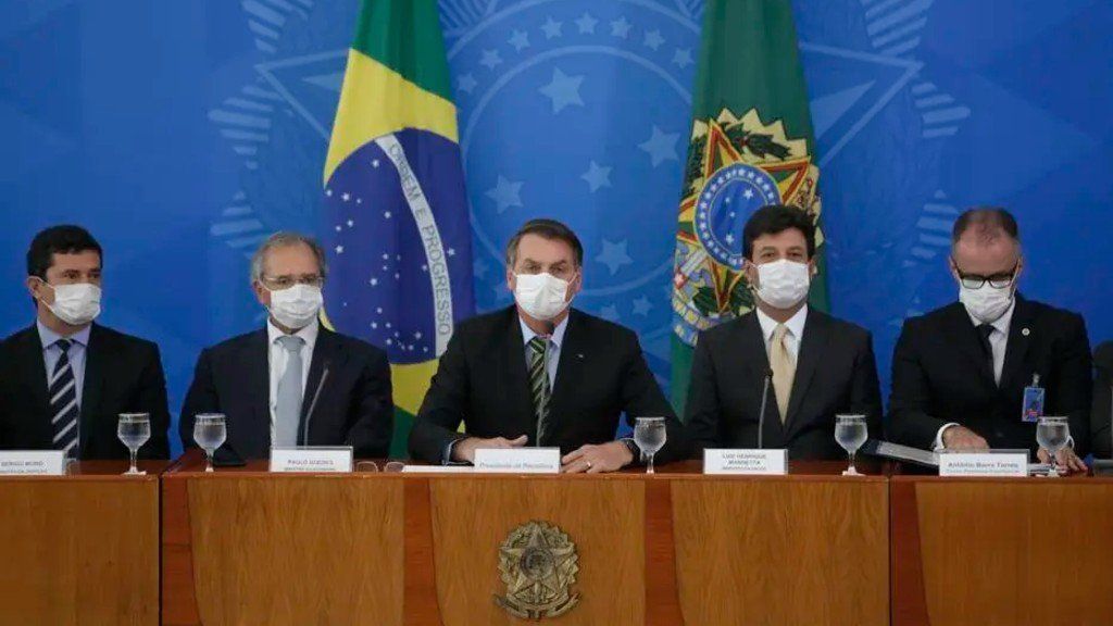 Coronavirus: tras confirmarse la tercera muerte en Brasil, Bolsonaro dio una conferencia de prensa con barbijo