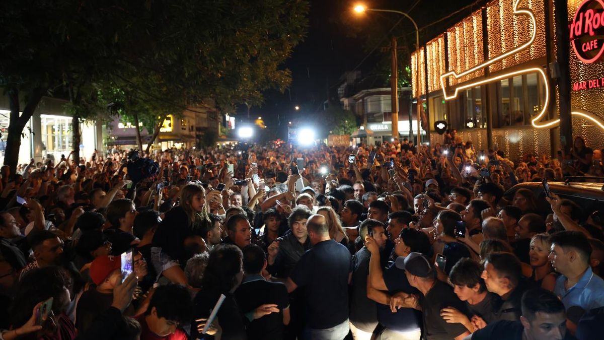 El presidente Javier Milei realizó este lunes una recorrida por Mar del Plata. (Foto: prensa LLA).