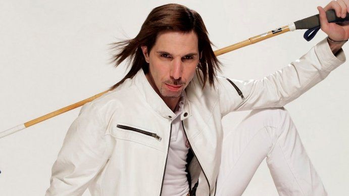 La nueva vida del gigoló Javier Bazterrica: música electrónica, fiestas y mucha noche