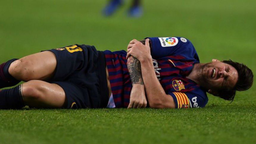 Messi se lesionó el codo y preocupa a todo el Barcelona