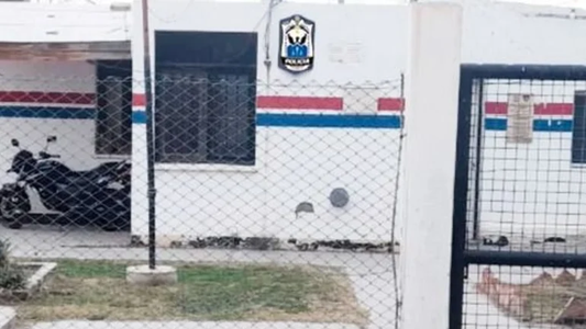 Horror en San Juan: un hombre apuñaló y mató a un perro frente a un grupo de niños