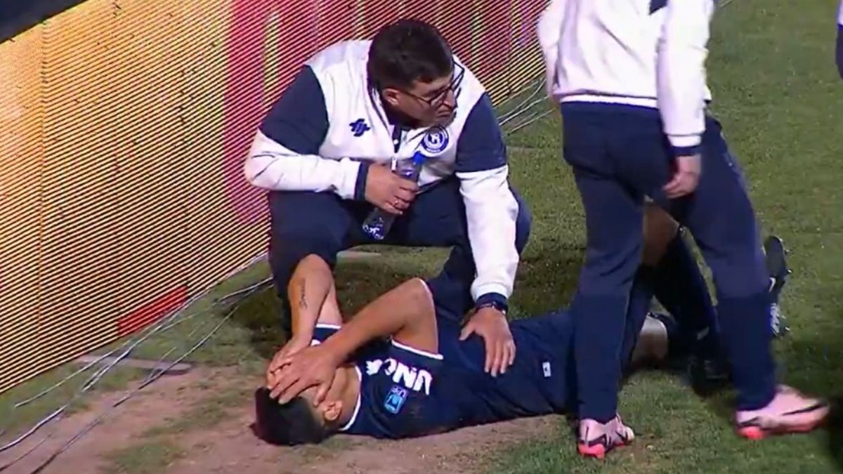 El delantero Maxi Salas debió abandonar el partido de este viernes ante Gimnasia de La Plata tras sufrir una fuerte lesión en la rodilla izquierda.