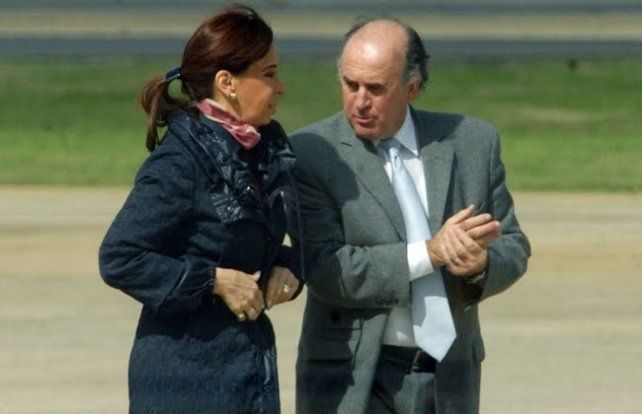 Cristina a Parrilli: Yo no usé de forro a Lázaro Báez