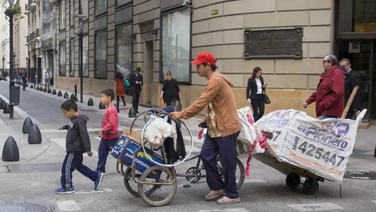 Preocupa el aumento de la pobreza en chicos y adolescentes. (Foto: NA)