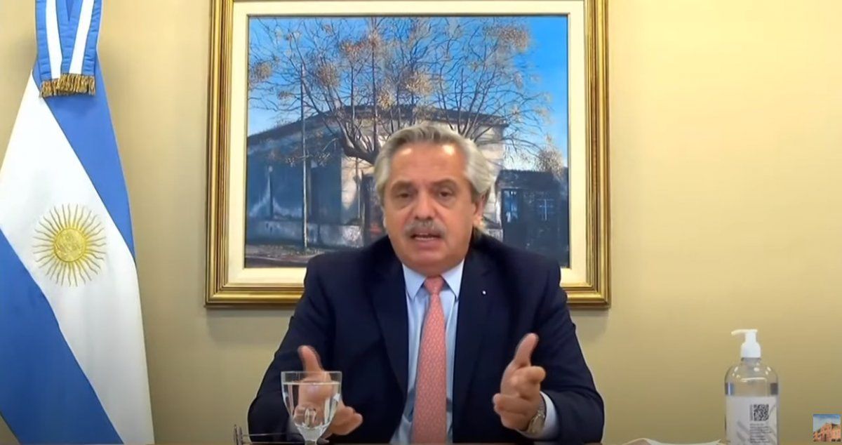 Alberto Fernández ofició el acto de manera virtual (Foto: captura YouTube).