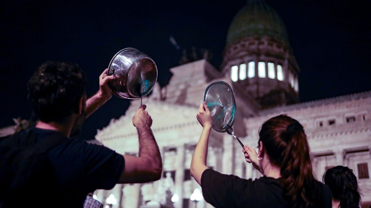 Cacerolazo contra el DNU 70/2023.