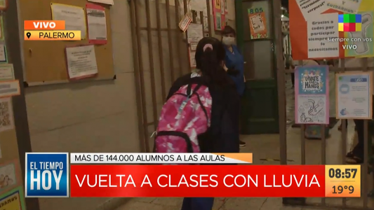 Más de 140 mil alumnos vuelven a las clases presenciales en la Ciudad