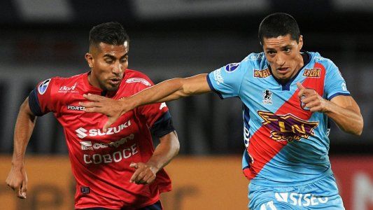 Arsenal se lo dio vuelta a Wilstermann en la altura, ganó 2-1 y quedó como líder de su grupo