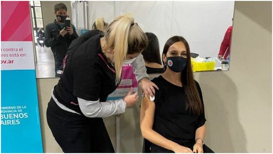 A los 44 años se vacunó contra el Covid-19 la esposa de Axel Kicillof, Soledad Quereilhac