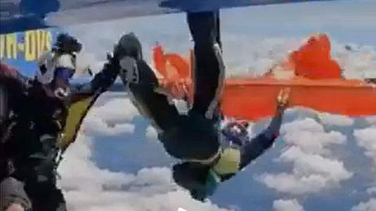 Saltó del avión... y lo peor pasó en segundos: la secuencia que nadie podía imaginar