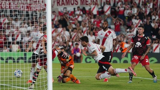River le ganó sobre el final a Instituto por 1-0 y sumó su primer triunfo en el torneo