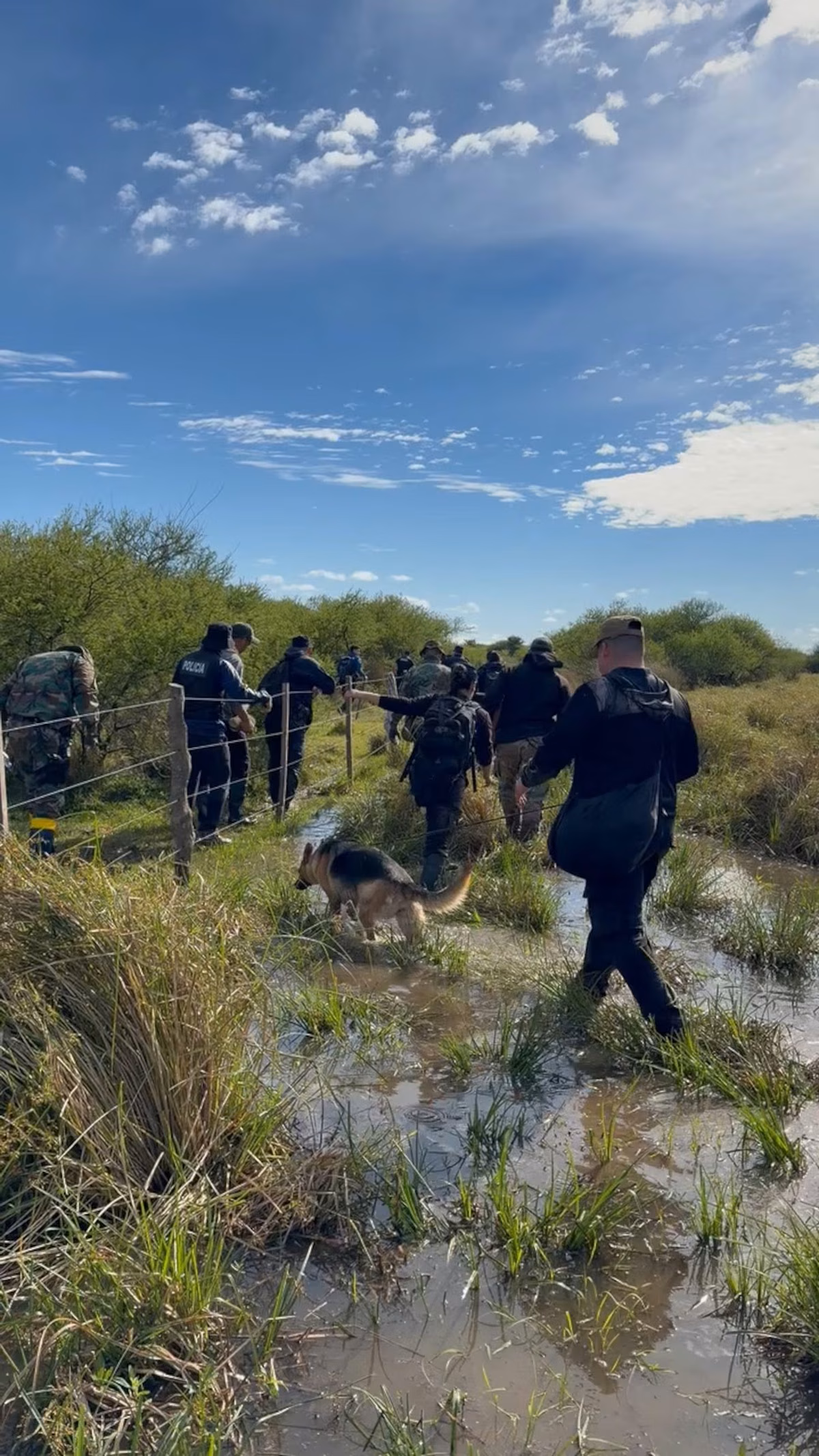 Cerca de 90 efectivos de la Policía provincial participan de los rastrillajes. 