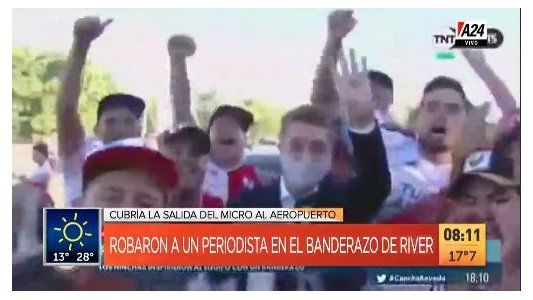 River: así le robaron el celular a un periodista en vivo