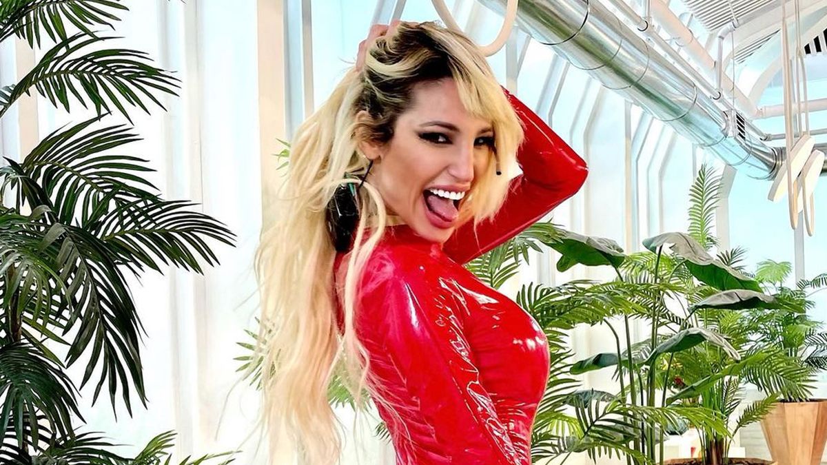 Vicky Xipolitakis tironeada por Marcelo Tinelli y Telefe