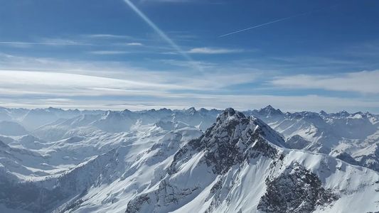 Dejaron solos a sus hijos en la montaña y los rescataron con hipotermia grave