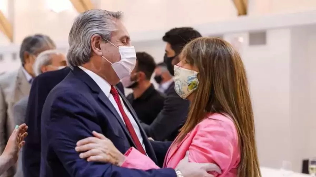 Gabriela Cerruti salió en defensa del Presidente.