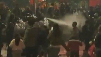 Tensión en el homenaje al Indio Solari. (Foto: captura A24)