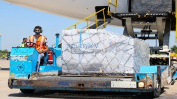 El Gobierno confirmó un nuevo vuelo de Aerolíneas para buscar otras 600 mil dosis de la Sputnik V