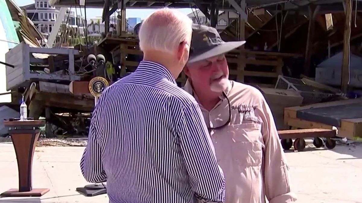 Joe Biden, en el momento de lanzar un insulto sin notar que un equipo de televisión lo estaba grabando (Foto: Gentileza Antena 3)