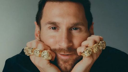 El significado secreto de los 8 anillos que recibió Lionel Messi tras ganar el Balón de Oro