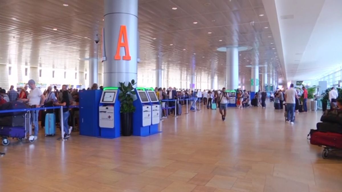 La variante Delta llegó a Israel al recuperar el turismo internacional (Foto: AP)