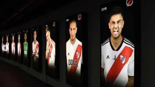 El sorprendente motivo por el que los jugadores de River posaron con camisetas retro del club