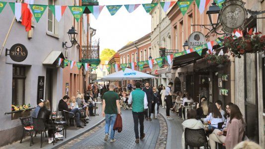 En su última fase de reapertura, Italia reabre teatros, cines, discos y vuelve el turismo extranjero