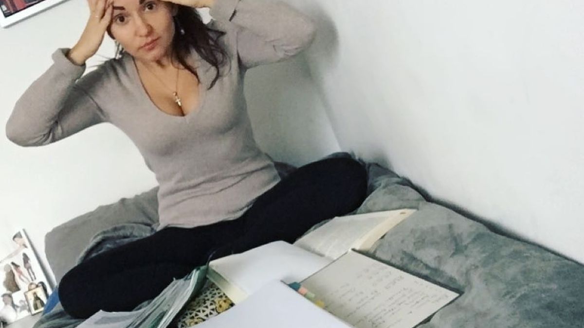 Una maestra desaprobó alumnos que usaron lenguaje inclusivo y para recuperar los hizo aprender lenguaje de señas