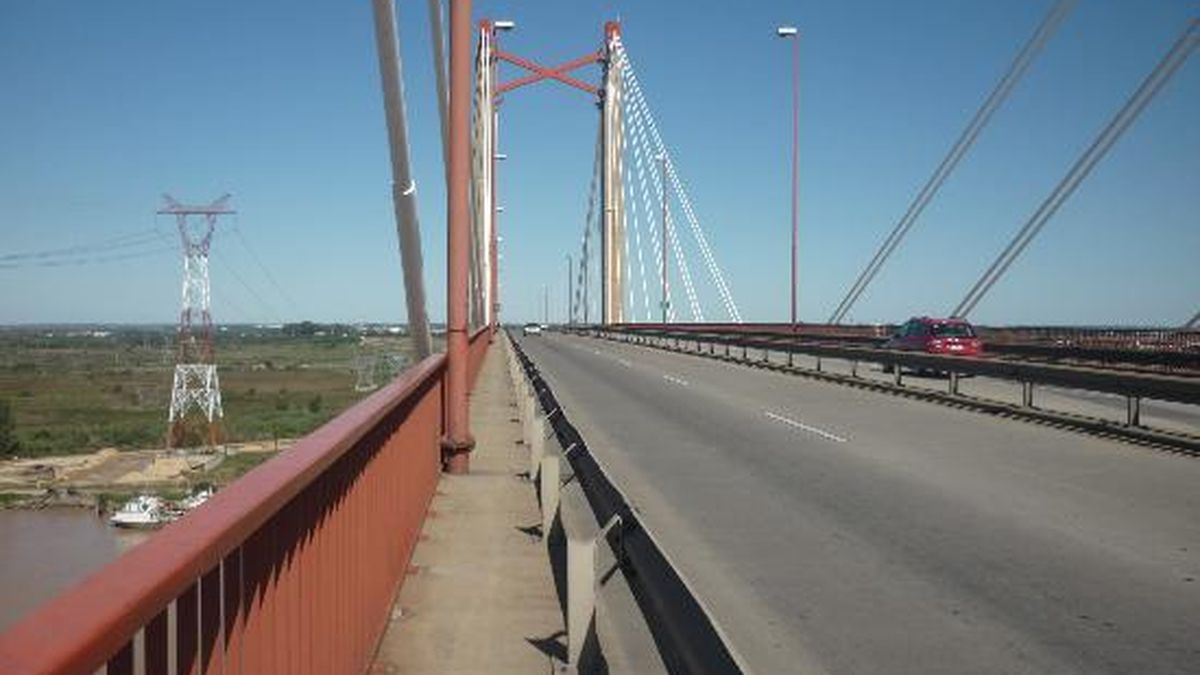 Dos hermanos se arrojaron desde el puente Zárate Brazo-Largo y son buscados desesperadamente