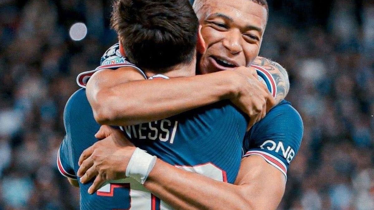 &nbsp;Kylian Mbappé salió a respaldar a Lionel Messi y disparó contra los hinchas del PSG (Foto: Getty Images).