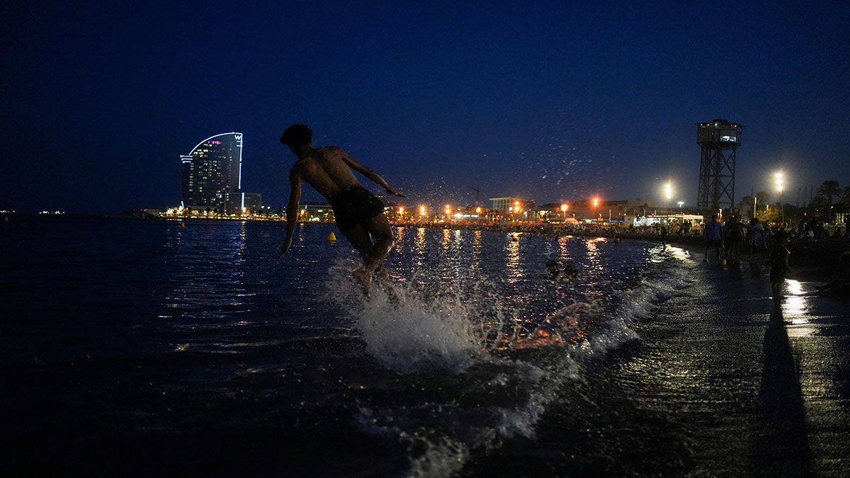 Ni la noche dio tregua a las personas en Europa en la primera semana del verano.&nbsp; (Foto: Reuters)