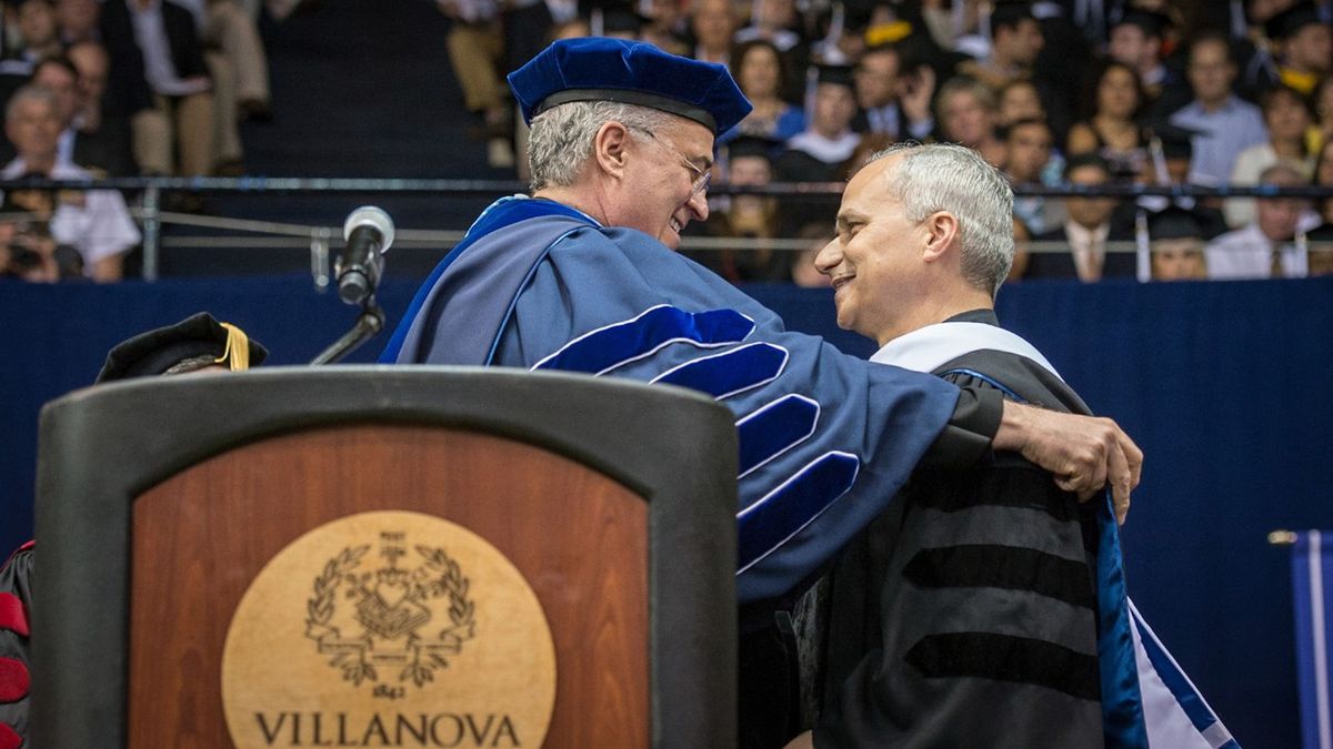 Prevost, en 2014, recibe el doctorado Honoris Causa antes de ser Papa, en la Universidad de Villanova, en la que se recibió de matemático. (Foto: Gentileza U. de Villanova)