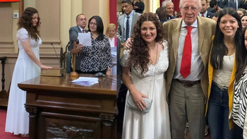 Una diputada de Salta asumió a su banca con un vestido de novia: Hoy me caso con la gente